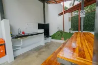 Apartamentos Ganesha Jacó Hotel di Esterillos Oeste
