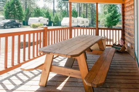 Freshwater Pond and Gazebo - Spacious Family Lodge