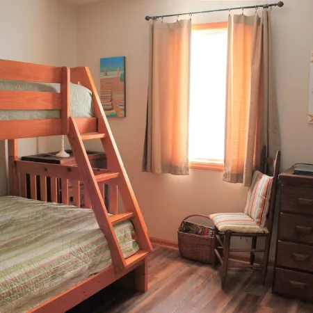 Comfortable OBX Beach Box Cottage ~ Ocean views, 2 min walk to the beach!