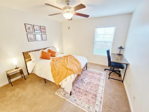 2 Queen Beds + 2 Full Bathrooms Kitchen + Laundry Room + Patio