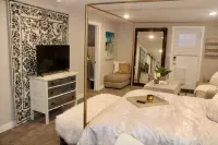 Adorable Bungalow Suite located on the west side of Denver with WiFi, AC