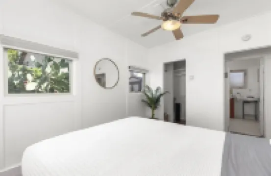 OB Cottage Hideaway Private Patio & Steps to the Sand