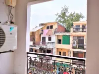 Hotel White Palace,Nizamuddin Railway Station