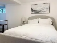 Seattle's Ballard new studio 발라드 호텔