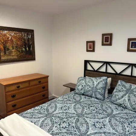 Walk to Uva,Breweries, Live Music, Restaurants, Parking, Fenced Yard.