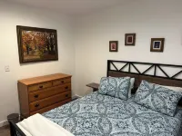 Walk to Breweries, Live Music, Restaurants, Parking, Fenced Yard.