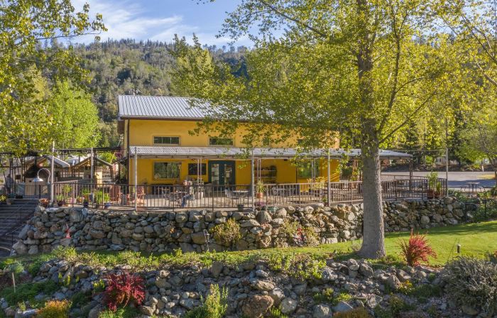 Strawhouse Resorts