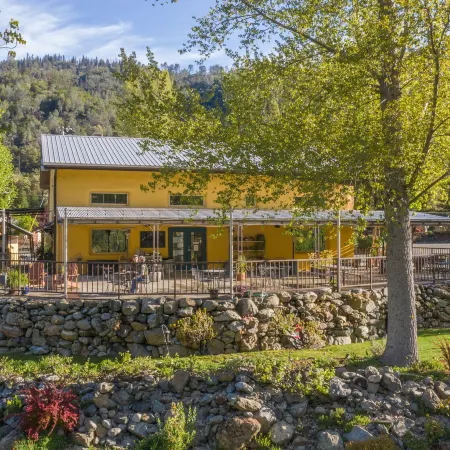 Strawhouse Resorts