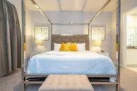 Modern 3BR Apartment Near Disney – Stylish & All-New Stay!