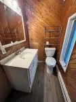 Charming 2-bedroom cottage in welcoming Houghton Lake with Hot Tub, AC, WiFi