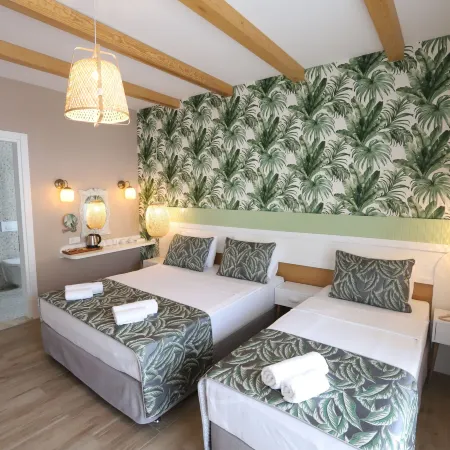 Dolphin Park Hotel