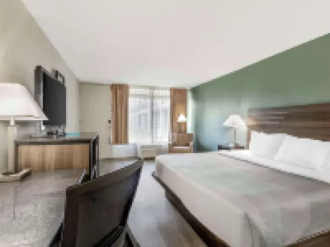 Quality Inn & Suites Hotels in Santee