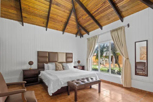 Hotel H4 - 2-Star