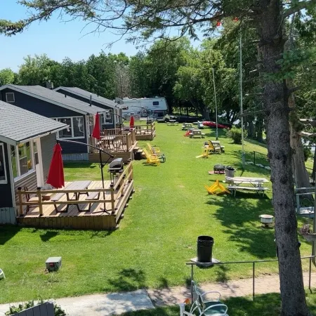 Myriad Fins Cottage and Marina