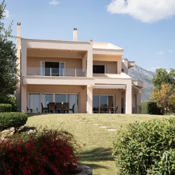 Eretria Luxurious Seafront Villa