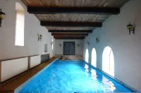 Château de La Rivière Hotels in Manou