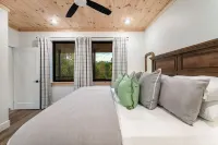 Book Now for Summer! Minutes to Dollywood and Pkwy. Newly Built with Great Views
