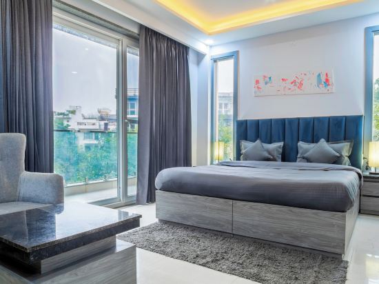 Housr Studio Rooms Sector 30 Gurgaon