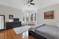 Spacious and Sunlit 2 Bedroom Near Eden Park