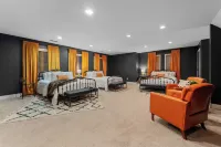 Luxe Bourbon Trail Cabin– Hot Tub/Pickleball/Fire Pit/Pool/Game Room