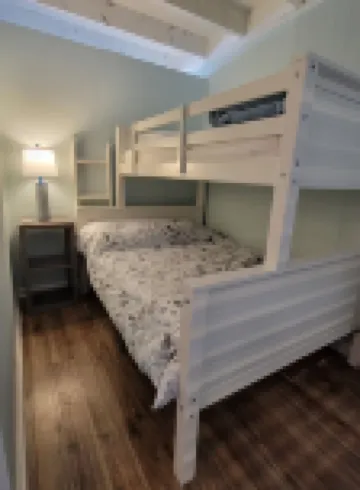 Best 1 Bedroom in SIC! 1 Block to the Beach.. A+ location .. Walk to Everything!