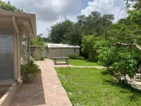 WARM MINERAL SPRINGS MODERN WATERFRONT STUDIO