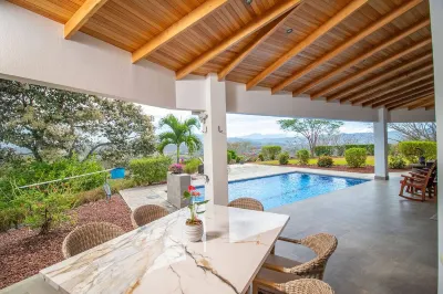 Las Brisas  Where PuraVida starts