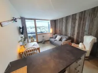 Studio 4 pers. 100m from the nearest chairlift, return on skis