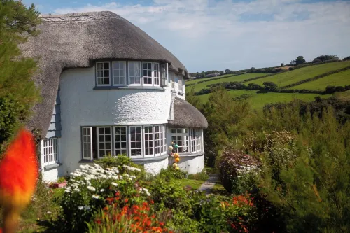 THATCHWAYS - Stunning traditional cottage overlooking the beach