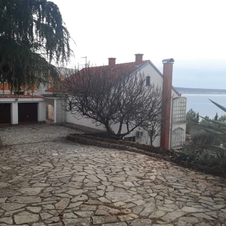 A P A R T M E N T - 7 7 Private beach & swimming pool