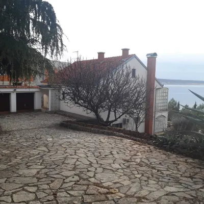 A P A R T M E N T - 7 7 Private beach & swimming pool Hotels in Starigrad