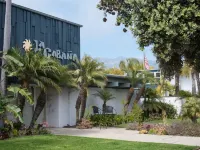 Cottage by the Sea steps to beach with heated pool Hotels in Carpinteria