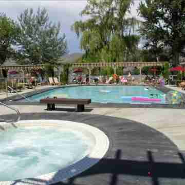 Waterfront Condo Right On Okanagan Lake Fitness & Recreational Facilities