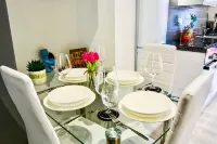Lovely one bedroom flat with free parking town center