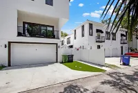 Luxury SoHo Condo 3-bedroom 2.5 bath Tampa FL with WiFi, AC & Outdoor Balcony