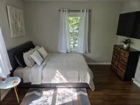 Speedway Large Home- 4 bed/2 bath walking distance to Motor Speedway. Hotels in Speedway