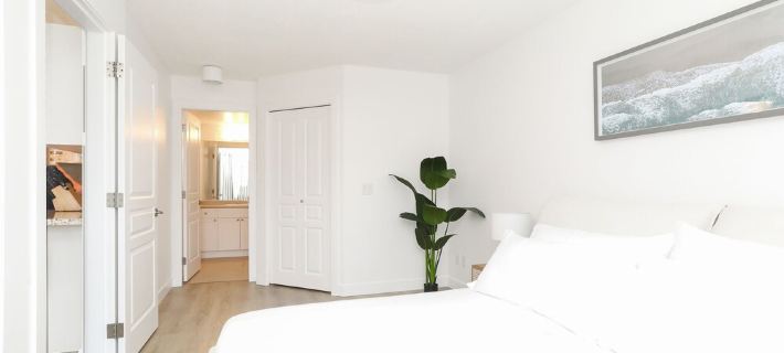 2 Bed + DEN 2 Bath Downtown Kelowna Ξενοδοχεία στην πόλη Κελόουνα