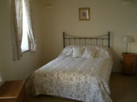 La Petite Boutique, 15thC stone cottage in medieval town, LOIRE VALLEY CASTLES 聖艾尼昂酒店