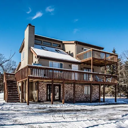 ~Serenity~A Unique Destination -Sleeps 14 5Br/3Bath/Gameroom-- Close to Lake