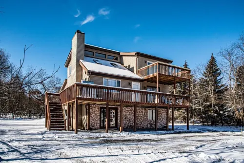 ~Serenity~A Unique Destination -3BR/3BATH/Gameroom-- Close to Skiing & Lake Fun