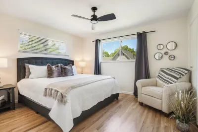 Spacious Denver Retreat ~ 6Br ~ Sleeps 16+ w/ Hot Tub