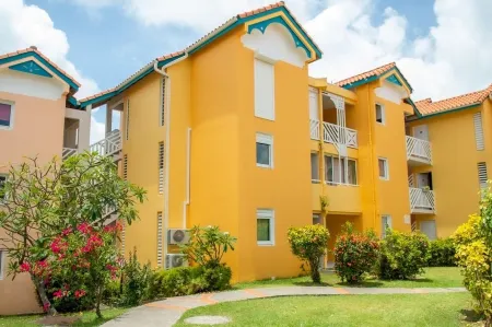 Quiet, airy T2 apartment