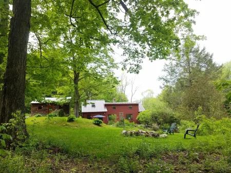 "Everything  VT"  Getaway Centrally Located:  Ski, Shop, Golf,  Hike, Relax Отели в г. Андовер