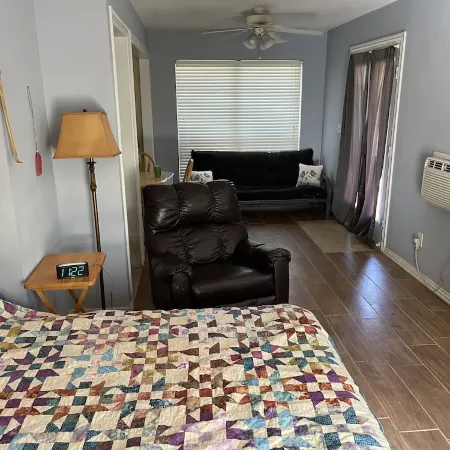 Wolf Trail Suite next to scenic 18 hole Golf course. Fort Smith AR close by.