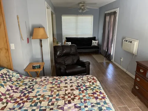Wolf Trail Suite next to scenic 18 hole Golf course. Fort Smith AR close by.