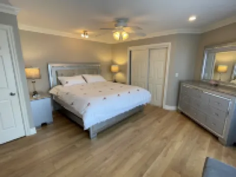 Full advantage of 180 degree PANORAMIC view of OCEAN & MOUNT BAKER โรงแรมในไวท์ร็อค