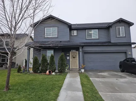 Luxury rental, Spare room Отели рядом со станцией Pasco Intermodel Train Station