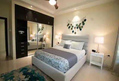 Family friendly, contemporary home w/rooftop terrace - 5 min from the beach