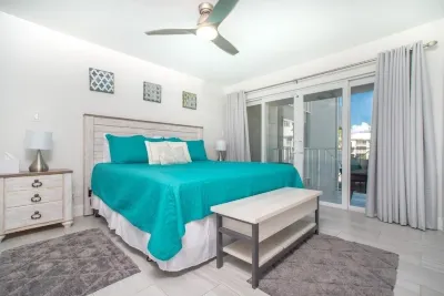 Recent Renovated Apartment in Seven Mile Beach