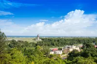 LaVue – Modern Condo w/ Queen Bed + Oceanview